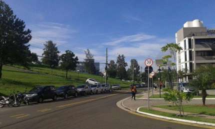 Terreno em condomínio fechado para alugar no Loteamento Alphaville Campinas, Campinas  por R$ 3.000