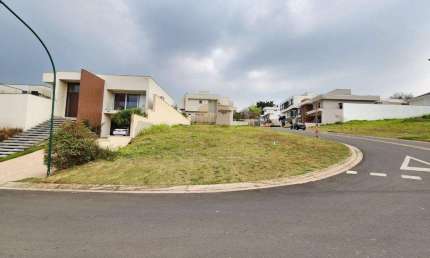 Terreno à venda no Condomínio Reserva do Itamaracá em Valinhos, SP