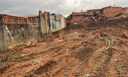 Terreno à venda no bairro Jardim do Lago Continuação em Campinas