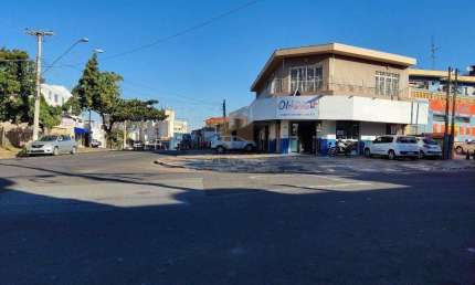 Casa comercial - sobrado - para alugar na Av.  Washington Luís esquina Rua Pirajuí - Jardim Leonor em  Campinas/SP.
