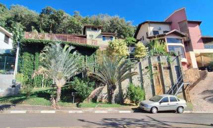 Casa à venda e para alugar no Condomínio Colinas do Ermitage em Sousas