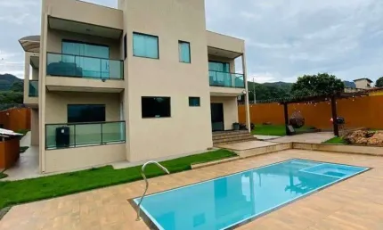 Sitio com 05 quartos, próximo ao Condomínio Ouro Verde