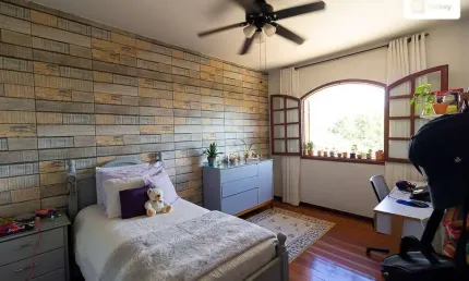 Casa à Venda no Salgado Filho: Conforto, Vista Panorâmica e Excelente Estrutura