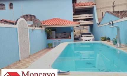 Sobrado com piscina e espaço gourmet-troca imóvel SJC- Centro