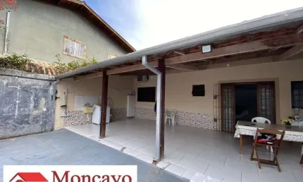 Casa confortável, com lote grande na frente - Ac. Financ. Banc;