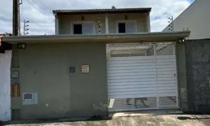 Sobrado em ótima localização-pronto para morar-Financia-Jaqueir