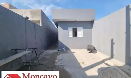 Casa com dois dormitórios, sendo 1 suíte- Aceita financiameno