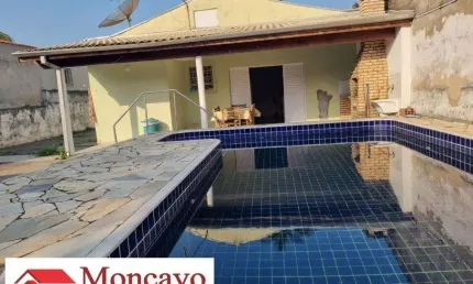 Casa em amplo terreno, perto do Entreposto de Pesca - PortoNovo