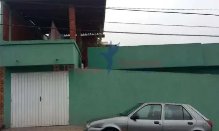 Casa de esquina com 260,00m² no bairro Jardim Estádio em Santo André/SP