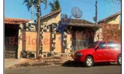 Casa à venda no Conjunto Habitacional Álvaro Gasparelli I, Andradina 