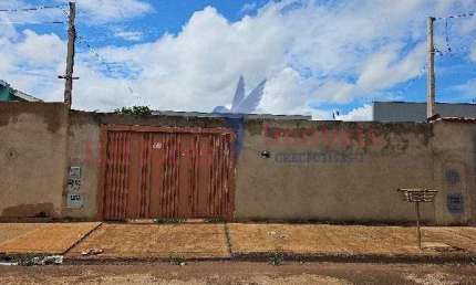 Casa com 3 quartos à venda na Luci de Freitas Sampaio Figueiredo, Guará 