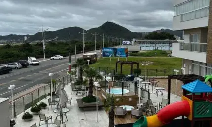 Apartamento Mobiliado, Frente Mar, 02 Suítes, no Centro de Navegantes
