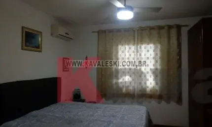 SOBRADO ESPAÇOSO E CONFORTÁVEL PARA A SUA FAMILIA .