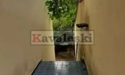 > SOBRADO NO MIOLO DA VILA GUMERCINDO - VAGO .PRÓXIMO A RUA ASSUNGUI .