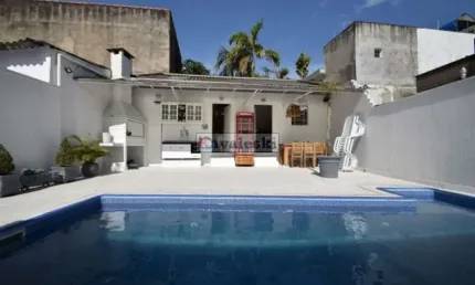 Linda Casa Térrea com Piscina com mais de 300 metros de terreno - Imperdível