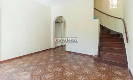 Excelente sobrado 260m², 6 dormitórios (2 suítes), 5 banheiros!