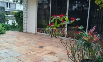 Òtima Casa Miolo Jd da Saúde 4 dormitórios 2 suites 4 vagas - 300 metros - Quintal