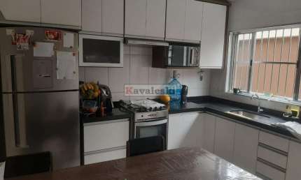 Sobrado com 3 Quartos e 2 banheiros à Venda, 110 m²