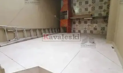 Sobrado vago , reformado , próximo ao metrô- quintal com churrasqueira