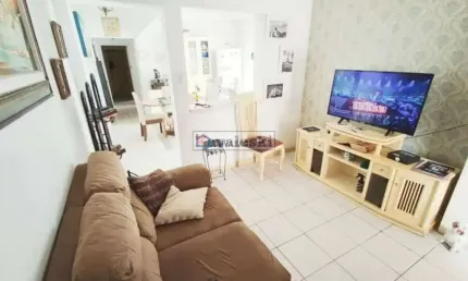 Casa Térrea com comércio. Òtimo para investimento ou moradia com rendimento - Oportunidade