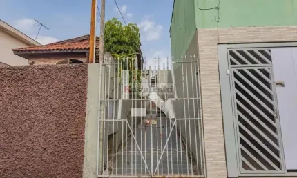Casa Térrea com 2 dormitórios /quintal , proximidades do Metrô - Oportunidade ùnica- Somente 330 mil