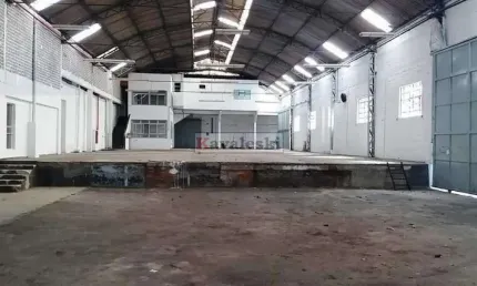 Excelente galpão bem localizado !! 3 frentes de esquina ...