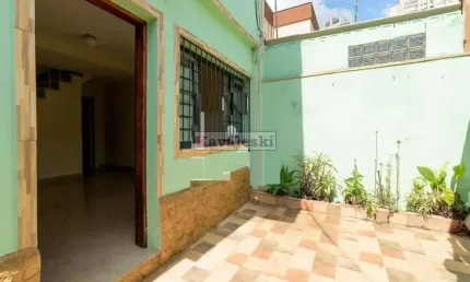 Sobrado Reformado e Vago - 2 dormitórios - 2 wcs - 1 vaga- Quintal - Oportunidade