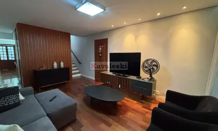 Sobrado com 3 Quartos e 3 banheiros à Venda, 170m²  R$ 900.000