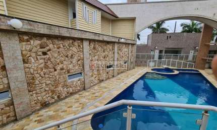 ** Sobrado novo e em um excelente condomínio fechado a venda no bairro Nova Mirim (Praia Grande).