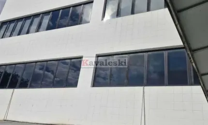 *** Prédio comercial com gerador próprio para a locação próximo ao metrô Praça da árvore.