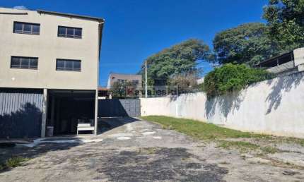 ** Conjunto comercial para a locação próximo à Avenida Miguel Estefano.