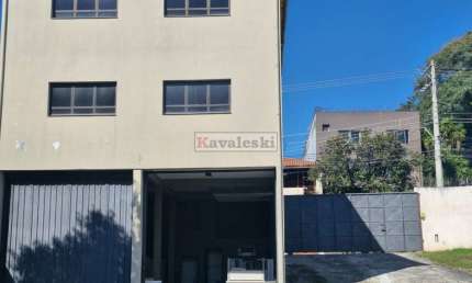 ** Conjunto comercial para a locação próximo à Avenida Miguel Estefano.