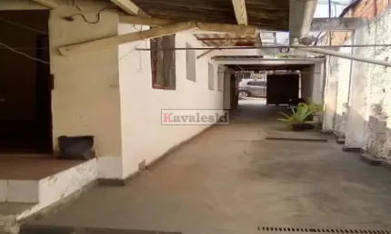 Casa Térrea / Quintal grande / 2 casas mesmo Terreno /  Para 2 familias ou para investimento /