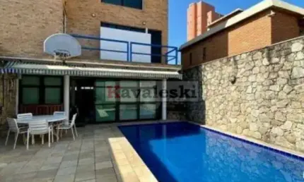 Sobrado de Vila Fechada Miolo Jd da Saúde- 4 dormitórios 2 suites quintal com piscina - 5 vagas -
