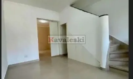 Atenção!! proprietário baixou o valor. sobrado reformado próx metrõ  2 diormitórios somente 400 mil