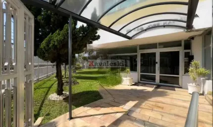 Para quem procura por muito espaço! Apartamento amplo!