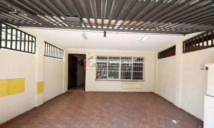 Sobrado com 3 dormitórios e 2 vagas- 900 metros o do metrô saúde!