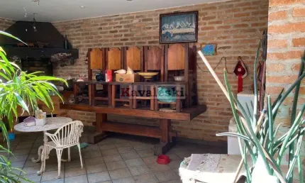 SOBRADO Lindo com 4 dormitórios 2 suites 2 vagas - Quintal - Próx Metrô