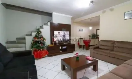 Sobrado reformado 3 dormitórios 2 vagas - Acesso ao metrô - Impecável