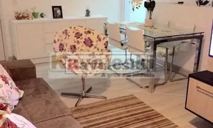 *  apartamento quinto andar metrô saúde e praça da arvore .