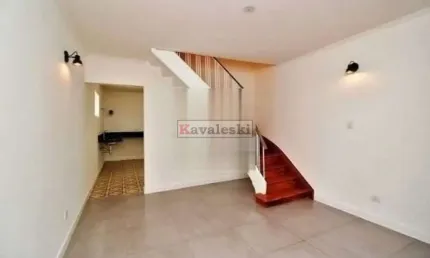 Sobrado residencial / comercial/  2 dormitórios 2 wcs 1 vaga / próx metrô