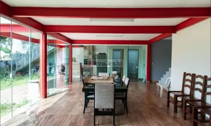 Sobrado impécável com 5 dormitórios 4 suites 3 vagas - Quintal imenso com área Gourmet- Imperdível