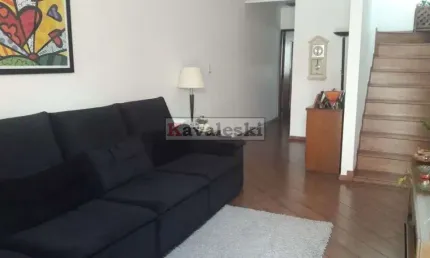 > SOBRADO EM CONDOMÍNIO FECHADO COM 2 VAGAS DE GARAGEM !!