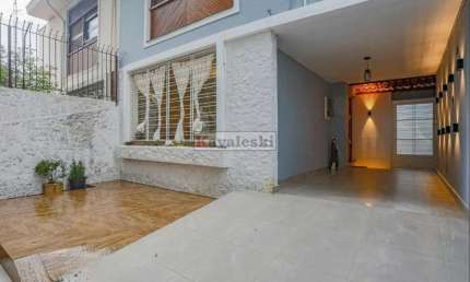 Excelente casa   com 197 m² de Terreno e 222 m² a/c  VILA MONUMENTO!