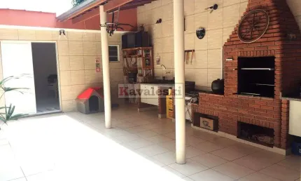 Sobrado Maravilhoso no Jd. Patente 3 dormitórios 1 suite 2 vagas - quintal