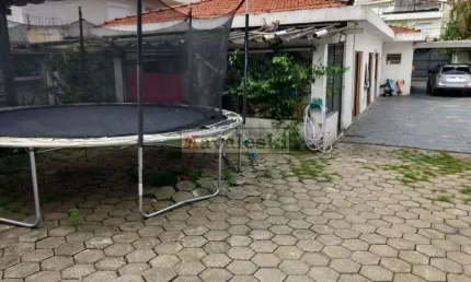 CASA TÉRREA JARDIM DA SAÚDE COM TERRENO DE 640 METROS QUADRADOS .