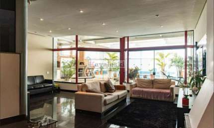 Sobrado a Venda 336m2 / 3 suites / 5 vagas garagem / Quintal com Piscina