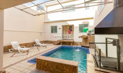 Sobrado com 3 suites e 6 banheiros,com edicula e piscina 220m²  jd saude