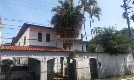 Sobradão 4 dormitórios 2 suites 8 vagas quintal com Piscina- 500 mts de area construida