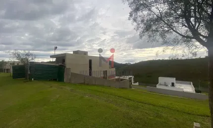 Terreno em condomínio fechado à venda na Rua Ibiá, Alphaville, Juiz de Fora